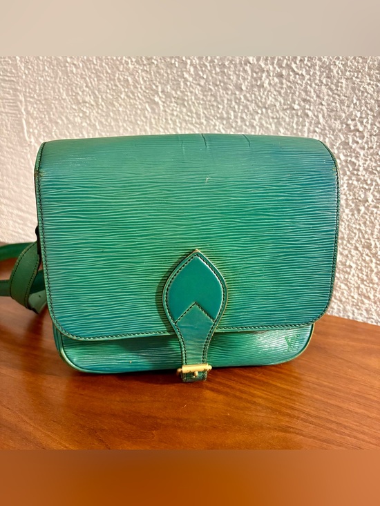 Louis Vuitton Handbags - Auth Vintage Louis Vuitton Epi Leather Cartouchière MM Bag in Green - READ
